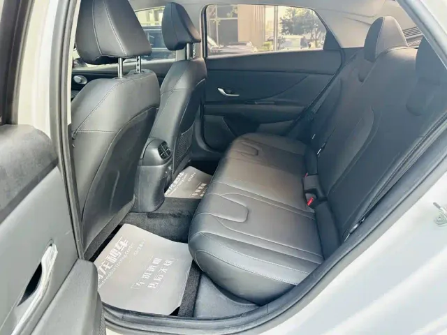 Hyundai Elantra — Фото автомобиля 11