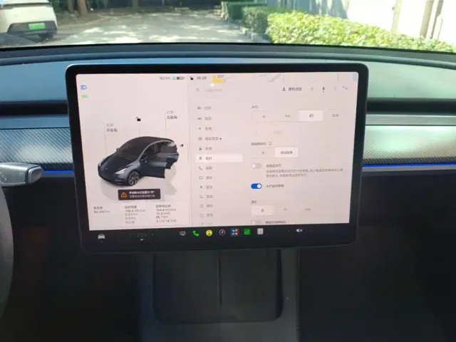 Tesla Model Y — Фото автомобиля 12