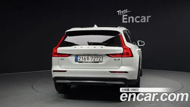 Вольво V60 V60 Cross Country 2 поколение B5 Ultimate AWD — Фото автомобиля 4