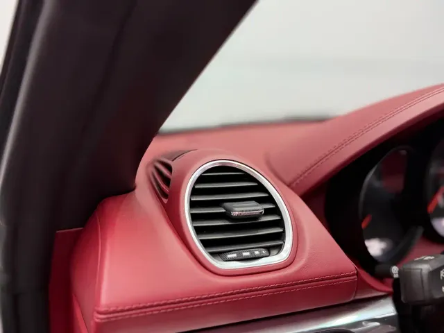 Porsche 718 — Фото автомобиля 24