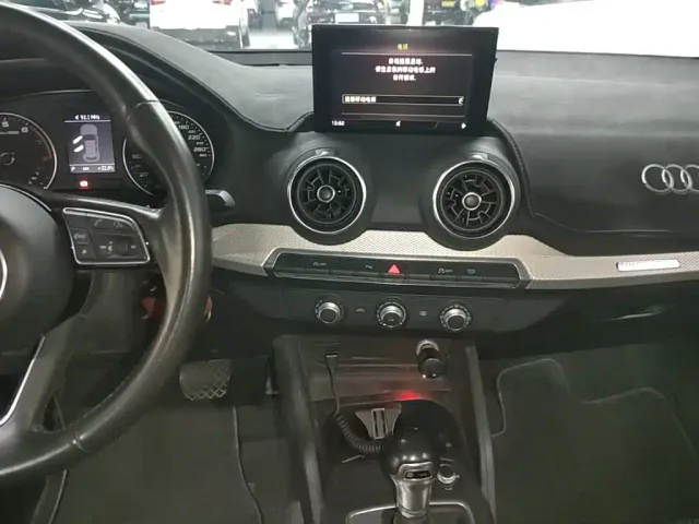 Audi Q2L — Фото автомобиля 12