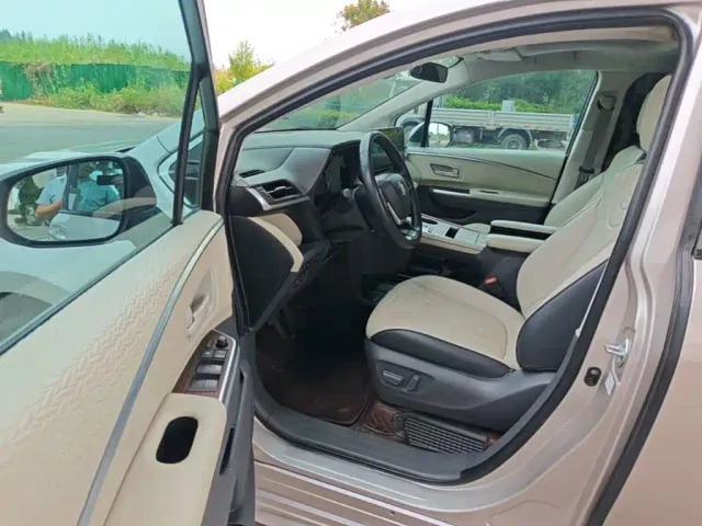 Toyota Sienna — Фото автомобиля 15