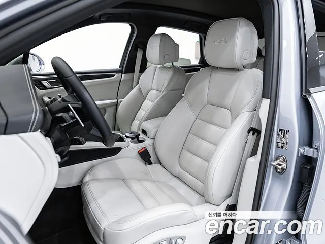 Porsche Macan — Фото автомобиля 10