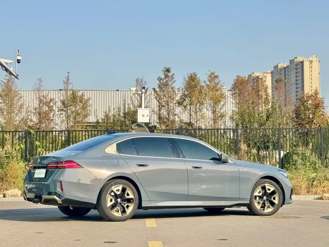 BMW 5 Series — Фото автомобиля 21