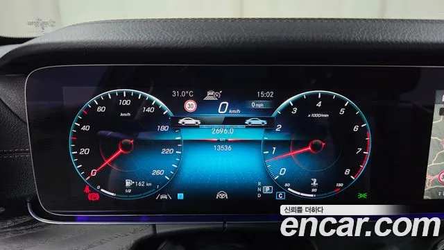 Mercedes-Benz E-Class — Фото автомобиля 8