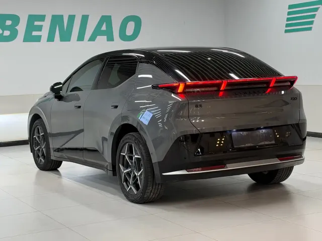 Lynk & Co Z20 — Фото автомобиля 4