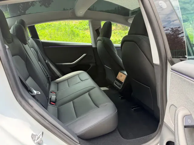 Tesla Model 3 — Фото автомобиля 7