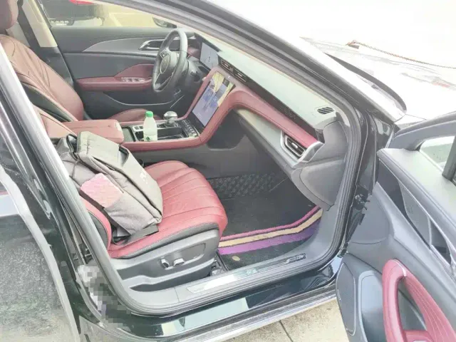 Hongqi H5 — Фото автомобиля 10