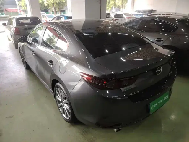 Mazda Axela — Фото автомобиля 4