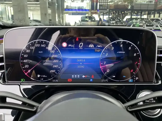 Mercedes-Benz E-Class — Фото автомобиля 9
