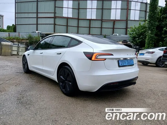 Tesla Model 3 — Фото автомобиля 3