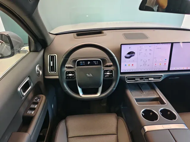 Li Auto L8 — Фото автомобиля 7