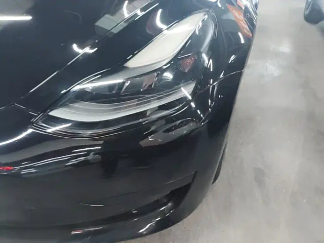 Tesla Model 3 — Фото автомобиля 17