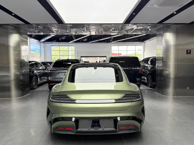 Xiaomi SU7 — Фото автомобиля 15