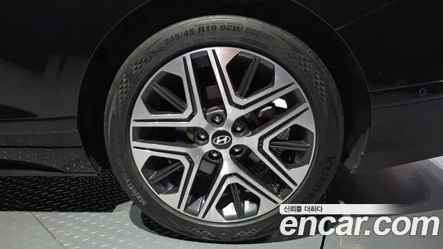 Hyundai Grandeur GN7 — Фото автомобиля 6