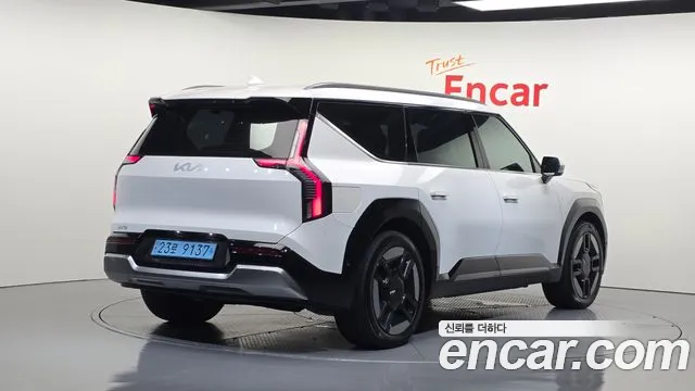 Kia EV9 — Фото автомобиля 2