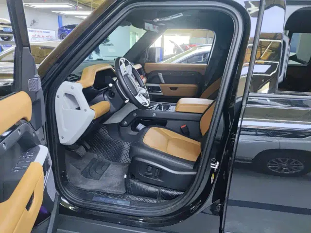 Land Rover Defender — Фото автомобиля 6