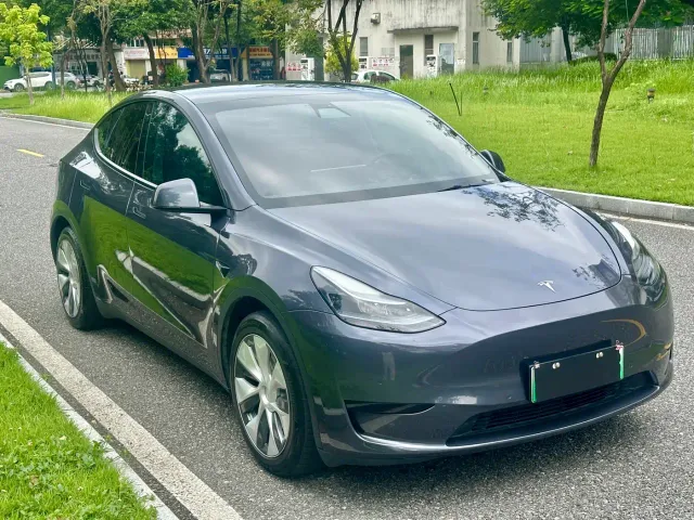 Tesla Model Y — Фото автомобиля 3