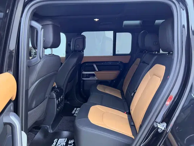 Land Rover Defender — Фото автомобиля 16