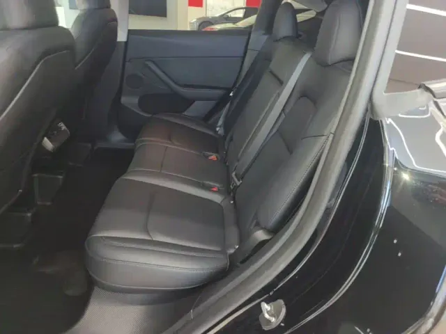Tesla Model Y — Фото автомобиля 16