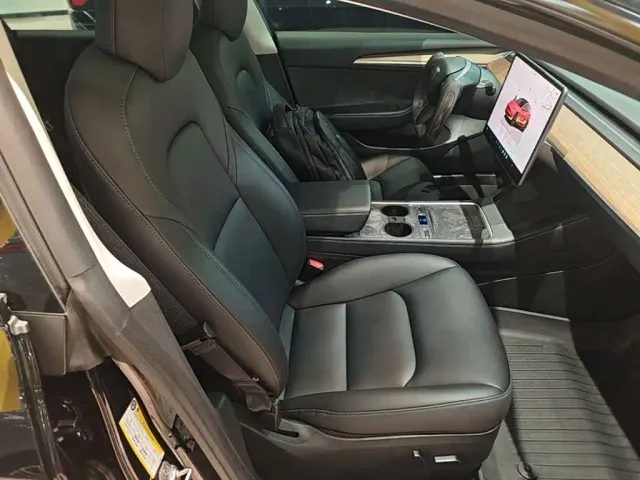 Tesla Model 3 — Фото автомобиля 24