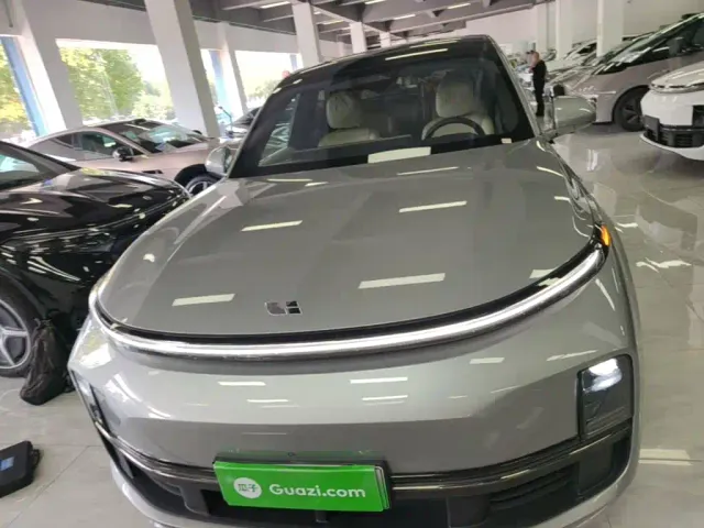 Li Auto L8 — Фото автомобиля 2