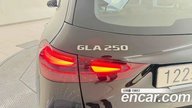 Mercedes-Benz GLA-Class H247 — Фото автомобиля 11