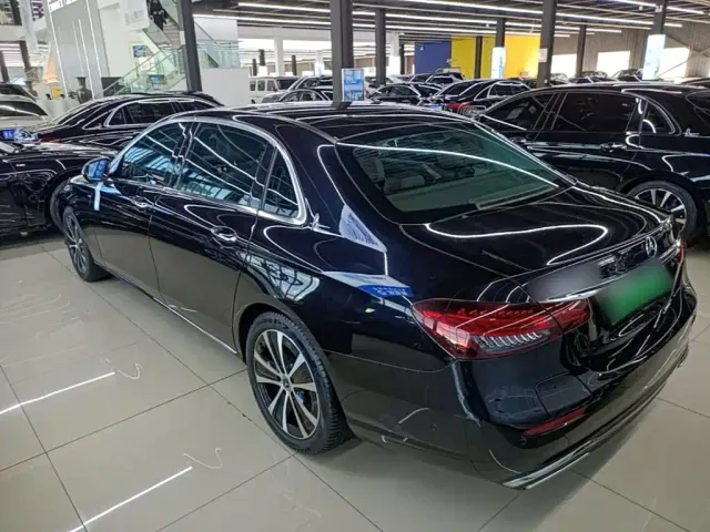 Mercedes-Benz E-Class — Фото автомобиля 4