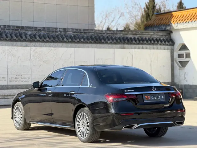 Mercedes-Benz E-Class — Фото автомобиля 8
