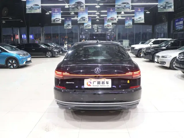 Volkswagen Passat — Фото автомобиля 7