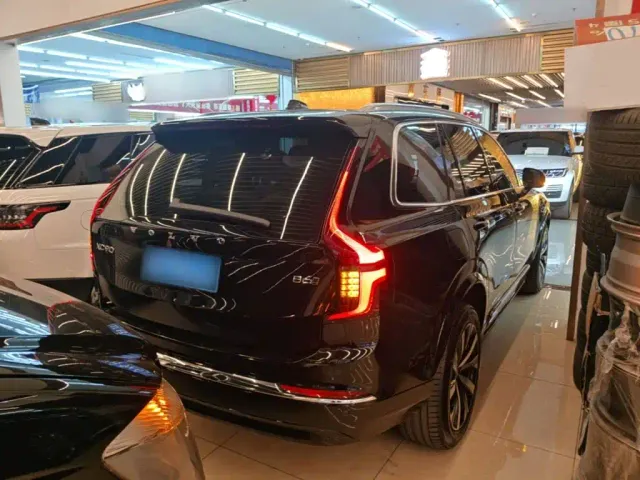 Volvo XC90 — Фото автомобиля 6