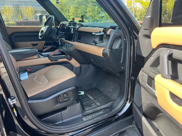 Land Rover Defender — Фото автомобиля 7