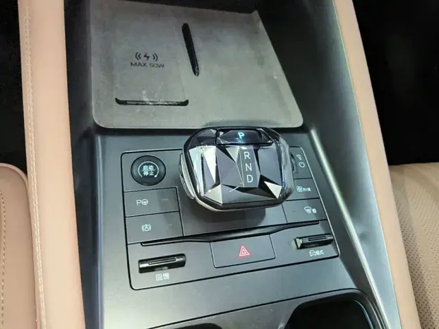 BYD Song L EV — Фото автомобиля 13