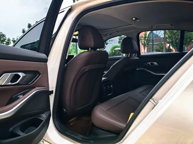 BMW 3 Series — Фото автомобиля 11