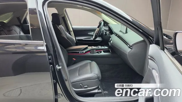 Genesis GV70 — Фото автомобиля 16