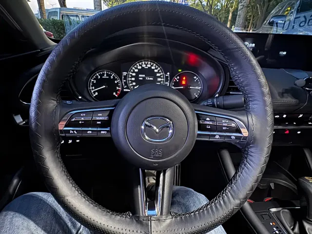 Mazda Axela — Фото автомобиля 11