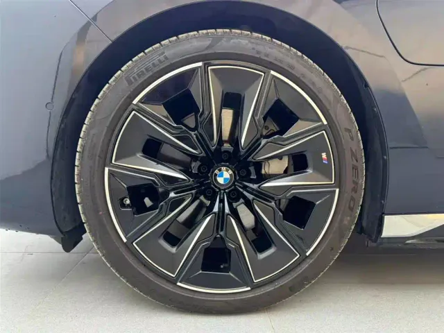 BMW i7 — Фото автомобиля 18