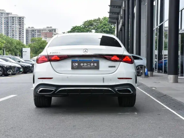 Mercedes-Benz E-Class — Фото автомобиля 9