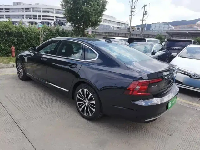 Volvo S90 — Фото автомобиля 4