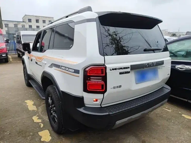 Toyota Prado — Фото автомобиля 22