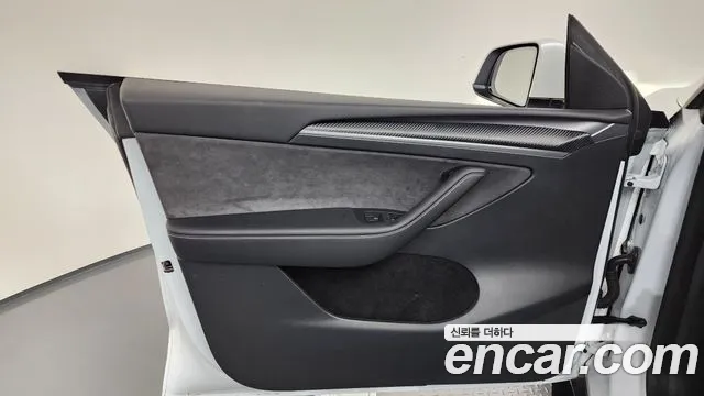 Tesla Model Y — Фото автомобиля 7