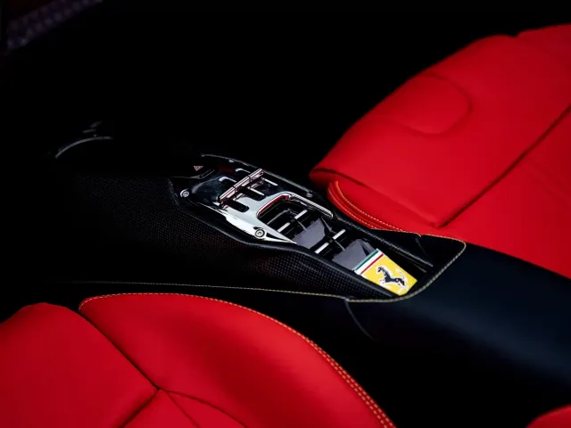 Ferrari SF90 — Фото автомобиля 10