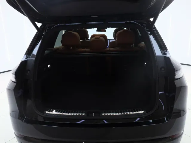 Li Auto L7 — Фото автомобиля 12