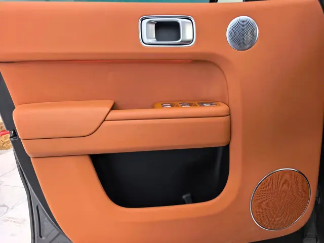 Li Auto L8 — Фото автомобиля 4