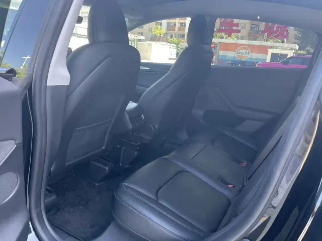 Tesla Model Y — Фото автомобиля 8