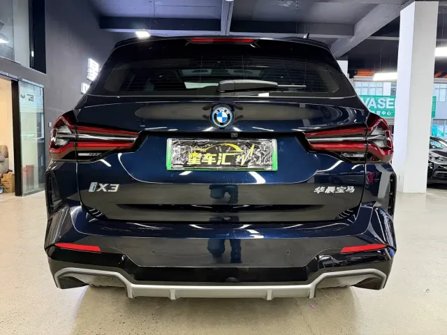 BMW iX3 — Фото автомобиля 12