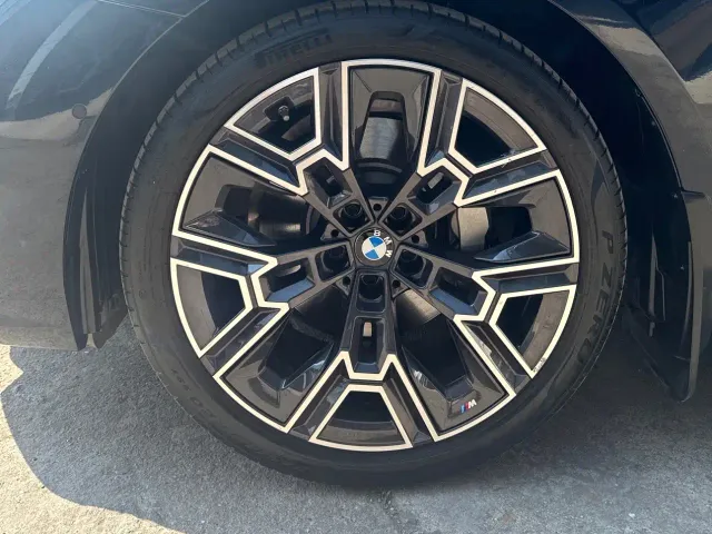 BMW 5 Series — Фото автомобиля 7
