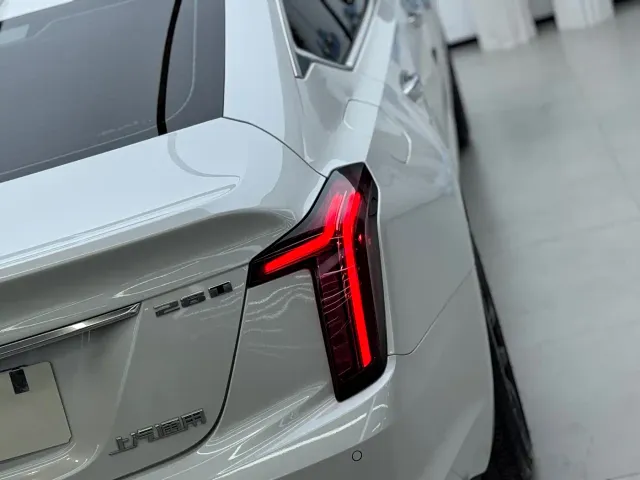 Cadillac CT5 — Фото автомобиля 15