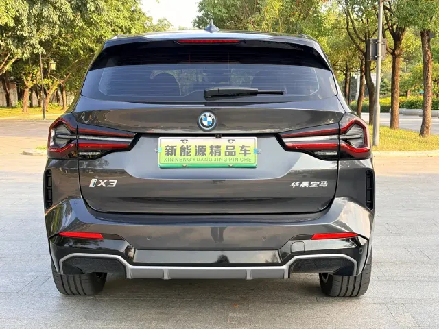 BMW iX3 — Фото автомобиля 5