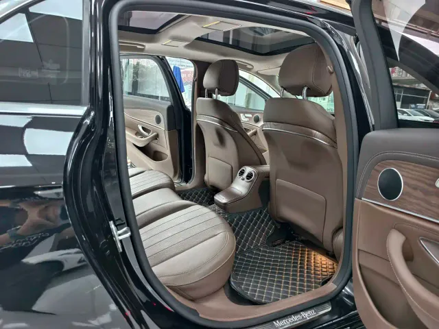Mercedes-Benz E-Class — Фото автомобиля 10